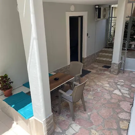 Daire May Apartments