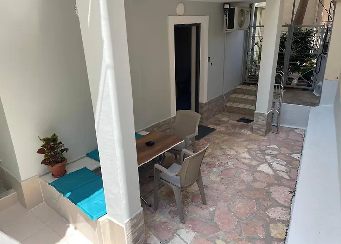 Daire May Apartments